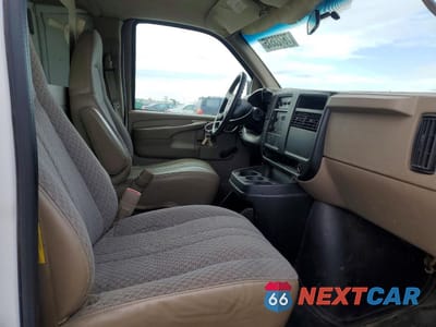 Zdjęcie 11 z 13 samochodu: 2005 CHEVROLET EXPRESS 2500 DELIVERY VAN VIN:1GCGG25U551165478 - miniatura