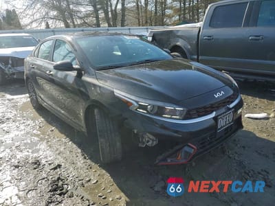 Czwarte zdjęcie samochodu z boku: 2023 KIA FORTE GT-LINE VIN:3KPF54AD9PE601283 - miniatura