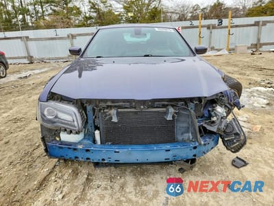 Piąte zdjęcie samochodu w środku: 2015 CHRYSLER 300 S VIN:2C3CCABG6FH921622 - miniatura