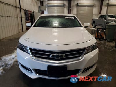 Piąte zdjęcie samochodu w środku: 2018 CHEVROLET IMPALA LT VIN:1G1105S31JU121079 - miniatura