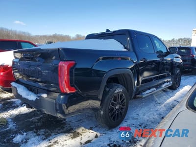 Trzecie zdjęcie samochodu z tyłu: 2024 TOYOTA TUNDRA CREWMAX LIMITED VIN:5TFWA5DB5RX230959 - miniatura
