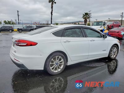 Trzecie zdjęcie samochodu z tyłu: 2019 FORD FUSION SEL VIN:3FA6P0MU8KR265521 - miniatura