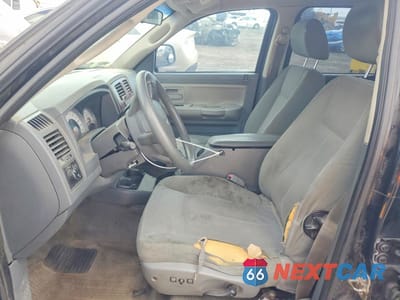 Zdjęcie 7 z 13 samochodu: 2005 DODGE DAKOTA QUAD SLT VIN:1D7HW48N75S331801 - miniatura
