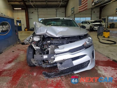 Piąte zdjęcie samochodu w środku: 2018 KIA RIO LX VIN:3KPA24AB2JE047089 - miniatura