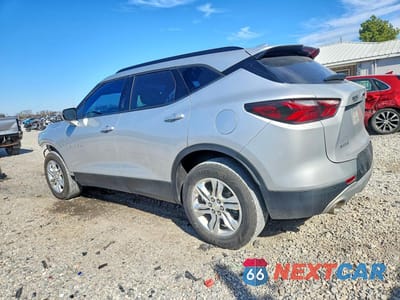 Drugie zdjęcie samochodu z przodu: 2021 CHEVROLET BLAZER 2LT VIN:3GNKBCRSXMS577438 - miniatura