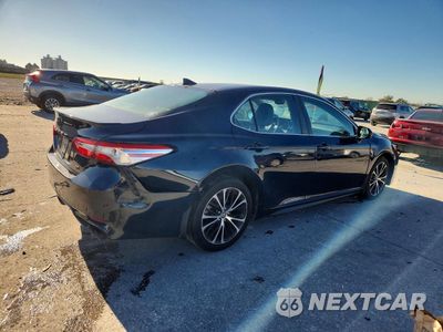 Trzecie zdjęcie samochodu z tyłu: 2020 TOYOTA CAMRY SE VIN:4T1G11AKXLU906327 - miniatura