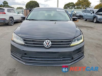 Piąte zdjęcie samochodu w środku: 2017 VOLKSWAGEN JETTA SE VIN:3VWDB7AJ3HM365659 - miniatura