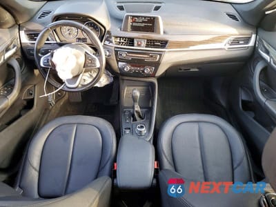 Zdjęcie 8 z 13 samochodu: 2017 BMW X1 XDRIVE28I VIN:WBXHT3C3XH5F80542 - miniatura