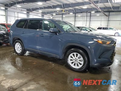 Czwarte zdjęcie samochodu z boku: 2024 TOYOTA GRAND HIGHLANDER XLE VIN:5TDAAAB53RS040731 - miniatura