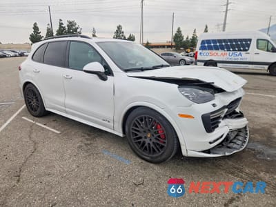 Czwarte zdjęcie samochodu z boku: 2016 PORSCHE CAYENNE GTS VIN:WP1AD2A24GLA79975 - miniatura