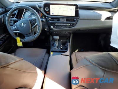 Zdjęcie 8 z 11 samochodu: 2025 LEXUS ES 300H ULTRA LUXURY VIN:58AFA1C19SU071084 - miniatura