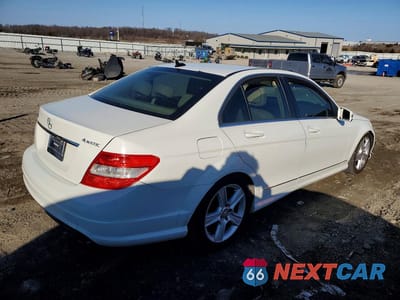 Trzecie zdjęcie samochodu z tyłu: 2011 MERCEDES-BENZ C 300 4MATIC VIN:WDDGF8BB3BR183294 - miniatura
