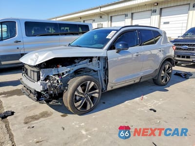 2025 VOLVO XC40 PLUS YV4L12UC4S2514254 - główne zdjęcie licytacji z USA - miniatura