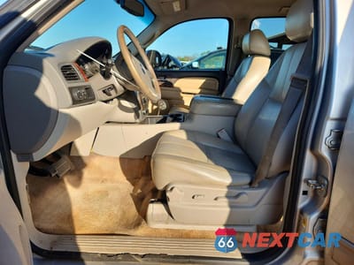 Zdjęcie 7 z 14 samochodu: 2013 GMC YUKON XL C1500 SLT VIN:1GKS1KE0XDR162119 - miniatura