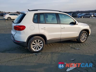 Trzecie zdjęcie samochodu z tyłu: 2018 VOLKSWAGEN TIGUAN LIMITED VIN:WVGAV7AX9JK003068 - miniatura