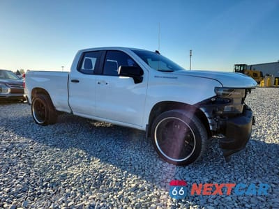 Czwarte zdjęcie samochodu z boku: 2019 CHEV SILVERADO VIN:1GCRYAEF8KZ290649 - miniatura