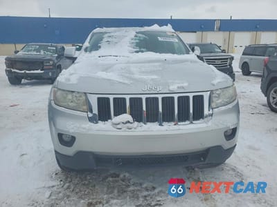 Piąte zdjęcie samochodu w środku: 2013 JEEP GRAND CHEROKEE LAREDO VIN:1C4RJFAG4DC553466 - miniatura