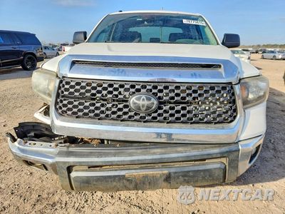 Piąte zdjęcie samochodu w środku: 2018 TOYOTA TUNDRA SR5 VIN:5TFDW5F14JX694634 - miniatura