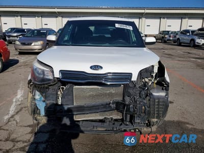 Piąte zdjęcie samochodu w środku: 2017 KIA SOUL + VIN:KNDJP3A53H7451647 - miniatura