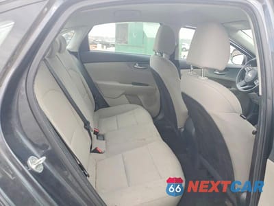 Zdjęcie 10 z 11 samochodu: 2019 KIA FORTE LXS VIN:3KPF24AD5KE134994 - miniatura