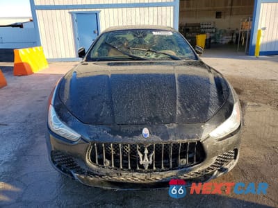 Piąte zdjęcie samochodu w środku: 2017 MASERATI GHIBLI VIN:ZAM57XSA0H1238142 - miniatura