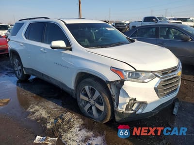 Czwarte zdjęcie samochodu z boku: 2021 CHEVROLET TRAVERSE LT VIN:1GNERHKW3MJ163650 - miniatura