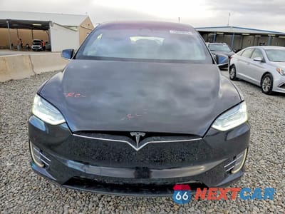 Piąte zdjęcie samochodu w środku: 2017 TESLA MODEL X VIN:5YJXCBE20HF041799 - miniatura