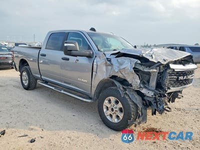 Czwarte zdjęcie samochodu z boku: 2023 RAM 2500 BIG HORN VIN:3C6UR5DJ6PG553336 - miniatura