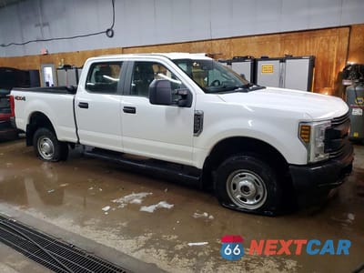 Czwarte zdjęcie samochodu z boku: 2019 FORD F250 SUPER DUTY VIN:1FT7W2B60KEG06043 - miniatura