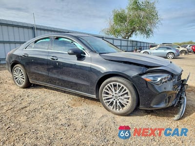 Czwarte zdjęcie samochodu z boku: 2025 MERCEDES-BENZ CLA 250 VIN:W1K5J4GB6SN501200 - miniatura