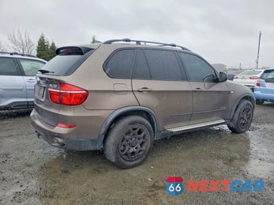 Trzecie zdjęcie samochodu z tyłu: 2011 BMW X5 VIN:5UXZW0C57BL656595 - miniatura