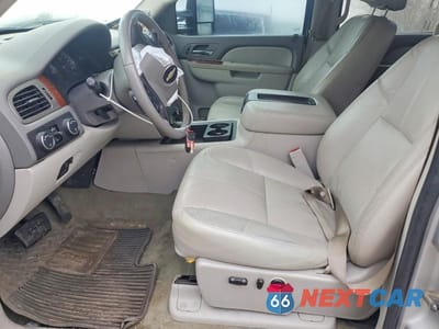 Zdjęcie 7 z 11 samochodu: 2010 CHEVROLET SILVERADO K3500 LTZ VIN:1GC7K1B63AF108482 - miniatura