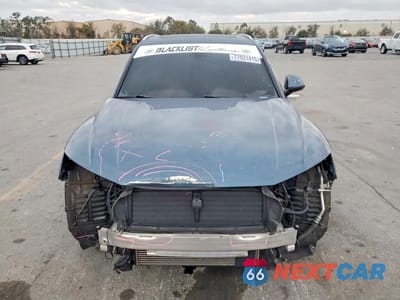 Piąte zdjęcie samochodu w środku: 2018 AUDI Q5 PREMIUM VIN:WA1ANAFY8J2216462 - miniatura