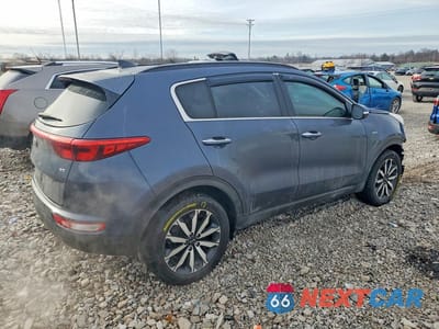 Trzecie zdjęcie samochodu z tyłu: 2019 KIA SPORTAGE EX VIN:KNDPNCAC2K7586446 - miniatura