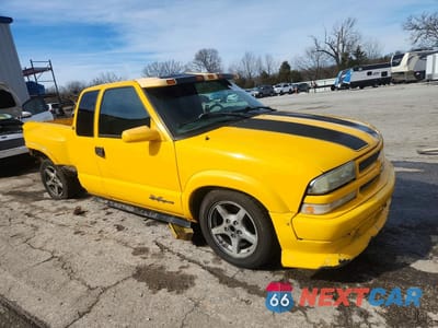 Czwarte zdjęcie samochodu z boku: 2002 CHEVROLET S TRUCK S10 VIN:1GCCS19W528199524 - miniatura