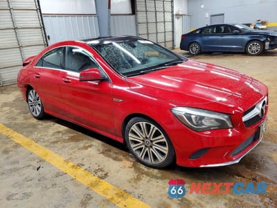Czwarte zdjęcie samochodu z boku: 2018 MERCEDES-BENZ CLA 250 4MATIC VIN:WDDSJ4GB8JN575543 - miniatura