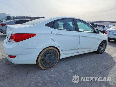 Trzecie zdjęcie samochodu z tyłu: 2016 HYUNDAI ACCENT SE VIN:KMHCT4AE2GU944032 - miniatura