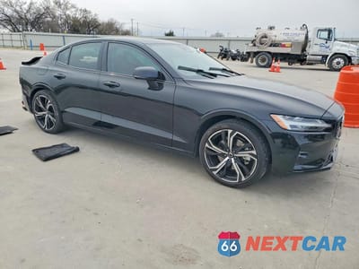 Czwarte zdjęcie samochodu z boku: 2023 VOLVO S60 CORE VIN:7JRL12FV9PG253037 - miniatura