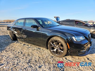 Czwarte zdjęcie samochodu z boku: 2023 CHRYSLER 300 TOURING L VIN:2C3CCADG9PH609308 - miniatura