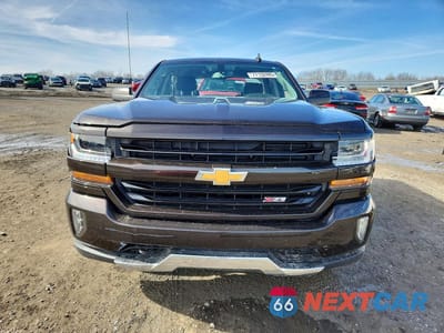 Piąte zdjęcie samochodu w środku: 2018 CHEVROLET SILVERADO K1500 LT VIN:1GCVKREC6JZ144026 - miniatura