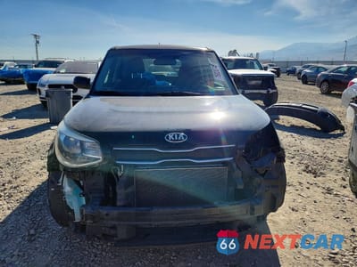 Piąte zdjęcie samochodu w środku: 2018 KIA SOUL BASE VIN:KNDJN2A26J7548837 - miniatura