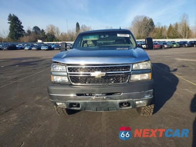 Piąte zdjęcie samochodu w środku: 2007 CHEVROLET SILVERADO K2500 HEAVY DUTY VIN:1GCHK23DX7F114621 - miniatura