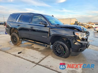 Czwarte zdjęcie samochodu z boku: 2020 CHEVROLET TAHOE C1500 LS VIN:1GNSCAKC3LR300684 - miniatura