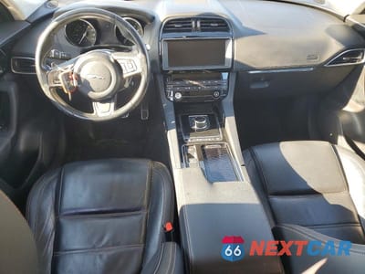 Zdjęcie 8 z 11 samochodu: 2019 JAGUAR F-PACE PRESTIGE VIN:SADCK2GX3KA393127 - miniatura