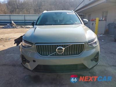 Piąte zdjęcie samochodu w środku: 2023 VOLVO XC40 PLUS VIN:YV4L12UN4P2085898 - miniatura