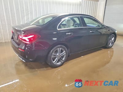 Trzecie zdjęcie samochodu z tyłu: 2020 MERCEDES-BENZ A 220 4MATIC VIN:W1K3G4FBXLJ214782 - miniatura