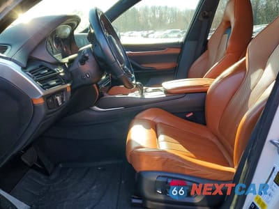 Zdjęcie 7 z 13 samochodu: 2016 BMW X5 M VIN:5YMKT6C5XG0R78050 - miniatura