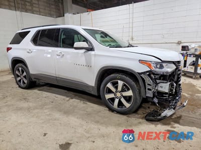 Czwarte zdjęcie samochodu z boku: 2021 CHEVROLET TRAVERSE LT VIN:1GNEVHKW8MJ216581 - miniatura