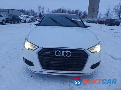 Piąte zdjęcie samochodu w środku: 2019 AUDI A3 PREMIUM VIN:WAUBEGFF4K1019529 - miniatura