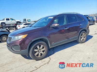 2012 KIA SORENTO LX 5XYKTDA29CG244865 - główne zdjęcie licytacji z USA - miniatura